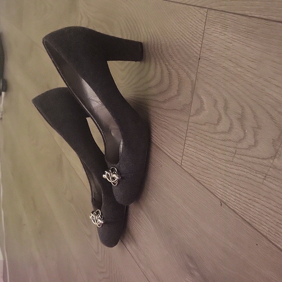 Liz Claiborne High Heels - Picture 3 of 4